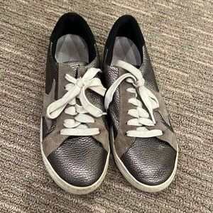 Grey metallic star sneakers